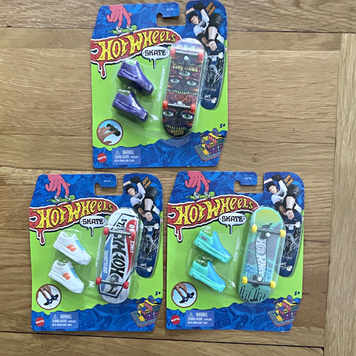 Hot wheels skate fingerboard - fingerboard, &